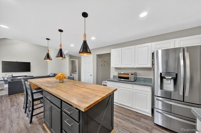 1029 White Trail, Wixom, MI 48393