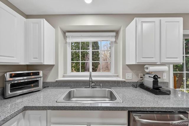 1029 White Trail, Wixom, MI 48393