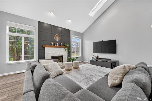 1029 White Trail, Wixom, MI 48393