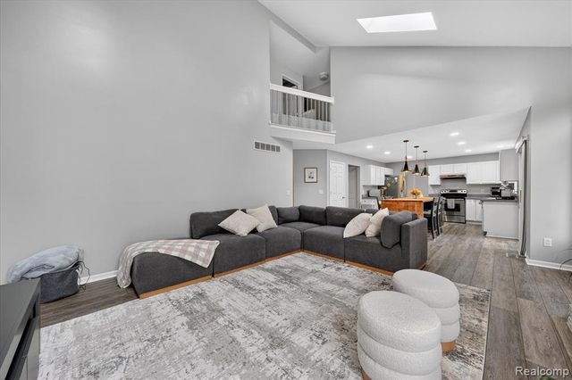 1029 White Trail, Wixom, MI 48393