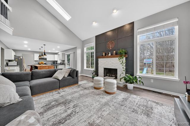 1029 White Trail, Wixom, MI 48393