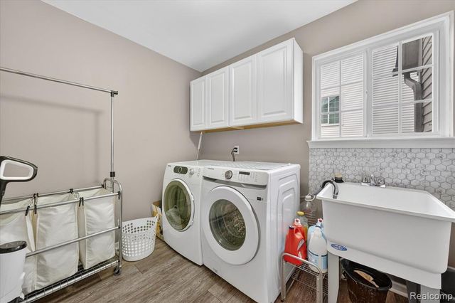 1029 White Trail, Wixom, MI 48393