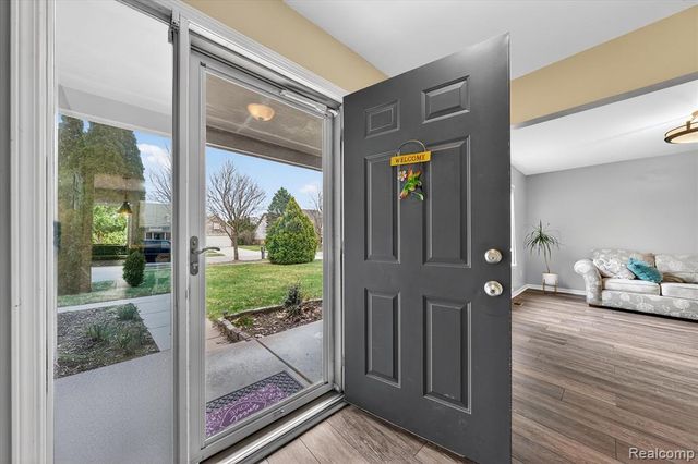 1029 White Trail, Wixom, MI 48393