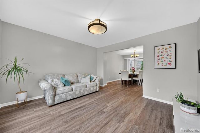 1029 White Trail, Wixom, MI 48393