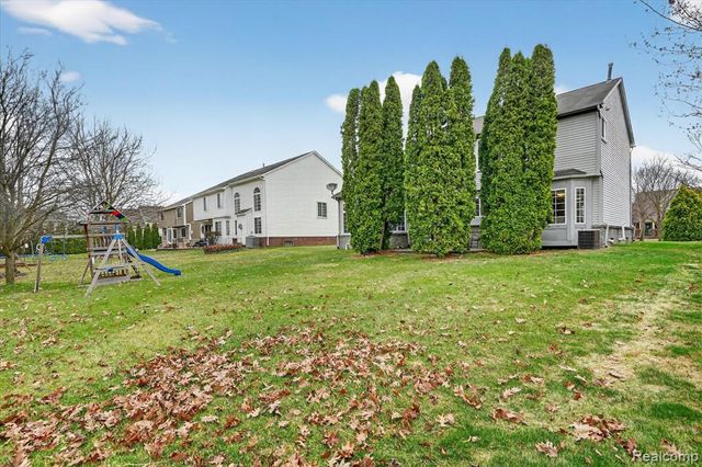 1029 White Trail, Wixom, MI 48393