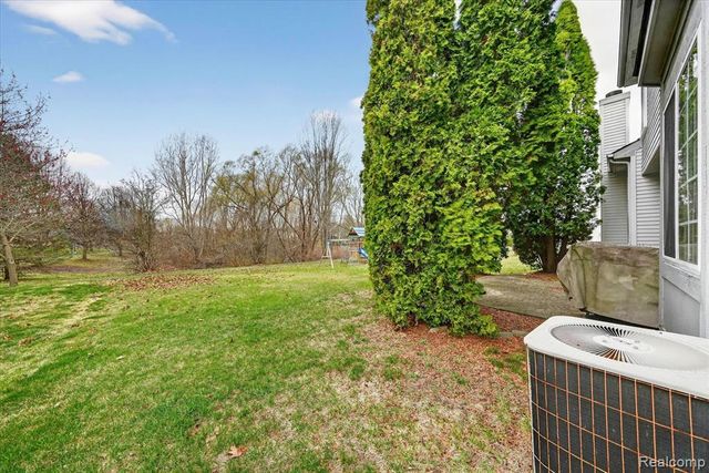 1029 White Trail, Wixom, MI 48393