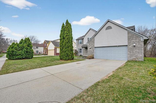1029 White Trail, Wixom, MI 48393
