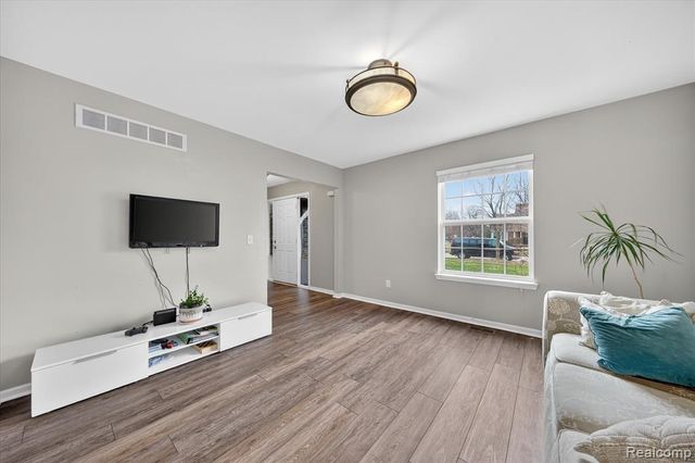 1029 White Trail, Wixom, MI 48393