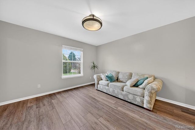 1029 White Trail, Wixom, MI 48393