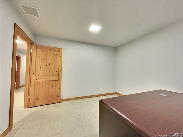201 Houston St, George West, TX 78022