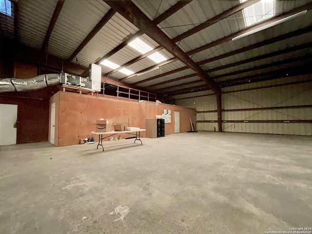 201 Houston St, George West, TX 78022