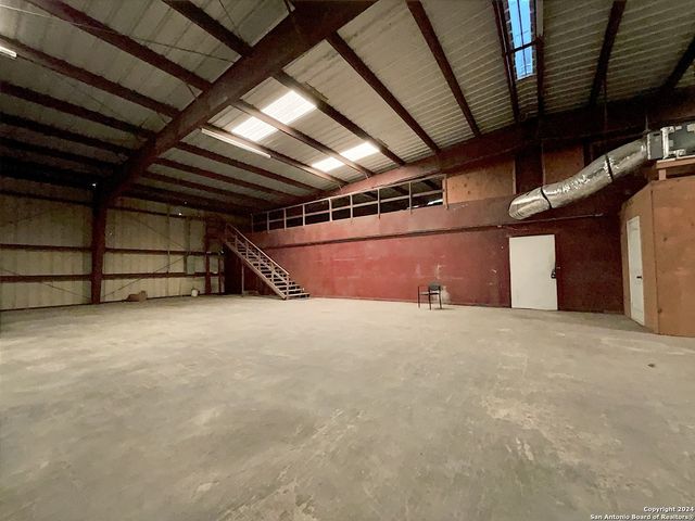 201 Houston St, George West, TX 78022