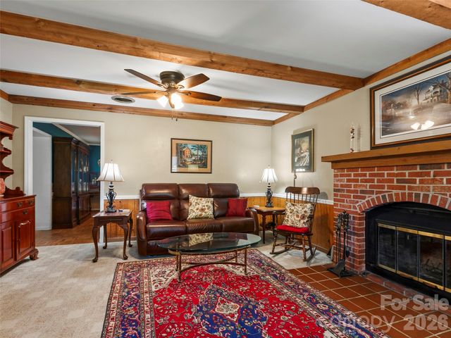 101 Castlerock Drive, Asheville, NC 28806