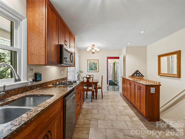 101 Castlerock Drive, Asheville, NC 28806