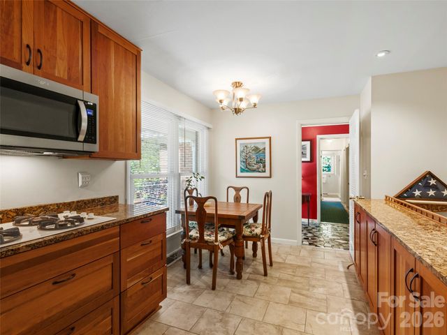101 Castlerock Drive, Asheville, NC 28806