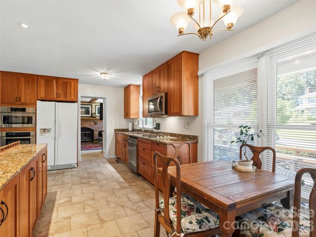 101 Castlerock Drive, Asheville, NC 28806