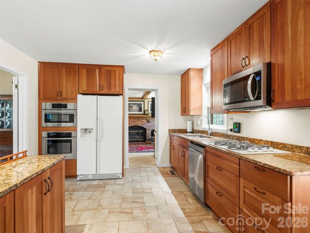101 Castlerock Drive, Asheville, NC 28806