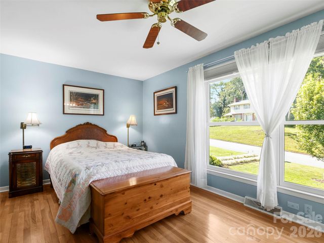 101 Castlerock Drive, Asheville, NC 28806