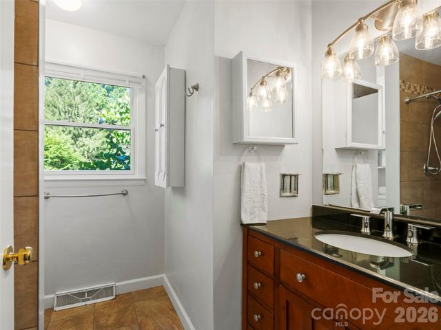 101 Castlerock Drive, Asheville, NC 28806