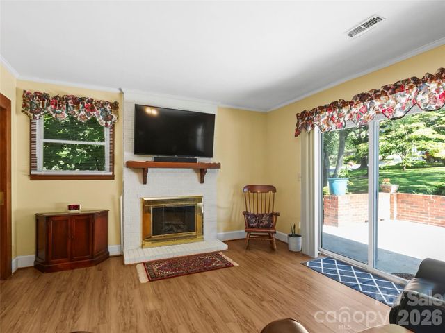 101 Castlerock Drive, Asheville, NC 28806