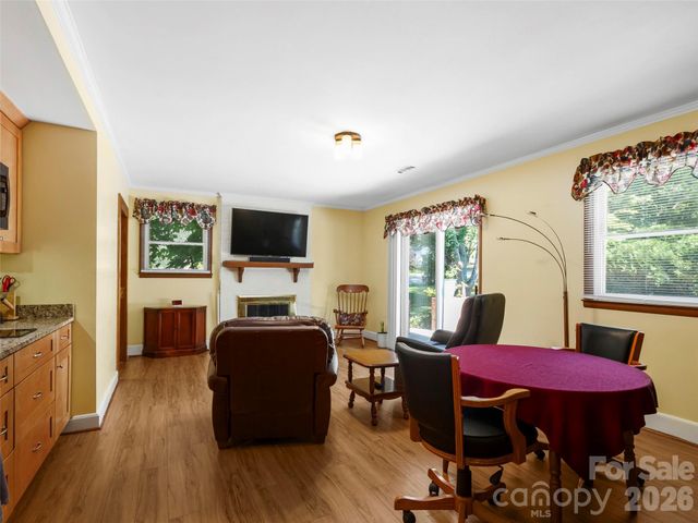 101 Castlerock Drive, Asheville, NC 28806