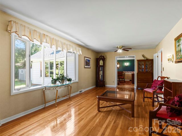 101 Castlerock Drive, Asheville, NC 28806
