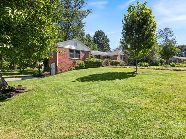 101 Castlerock Drive, Asheville, NC 28806