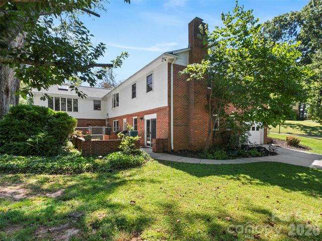 101 Castlerock Drive, Asheville, NC 28806