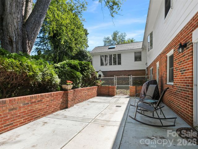 101 Castlerock Drive, Asheville, NC 28806
