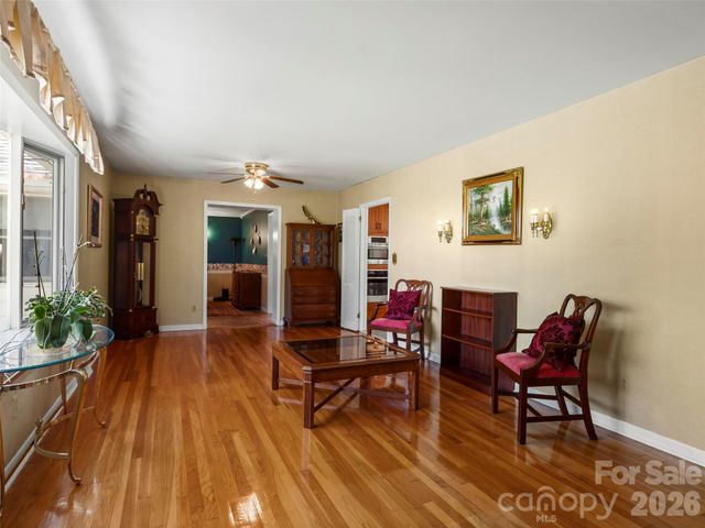 101 Castlerock Drive, Asheville, NC 28806
