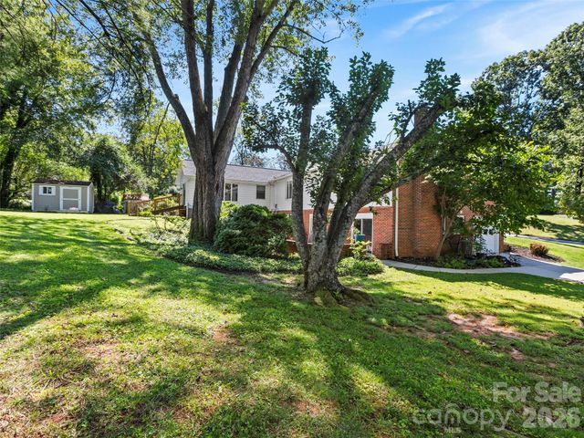 101 Castlerock Drive, Asheville, NC 28806