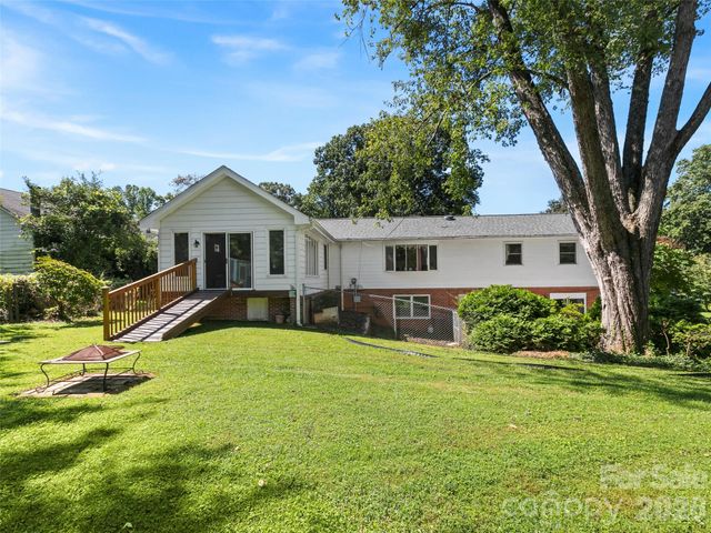 101 Castlerock Drive, Asheville, NC 28806