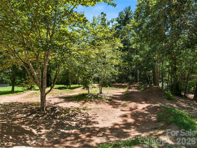 101 Castlerock Drive, Asheville, NC 28806