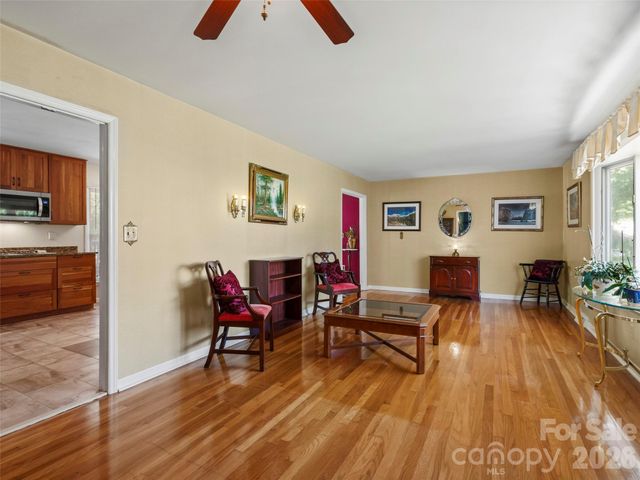101 Castlerock Drive, Asheville, NC 28806