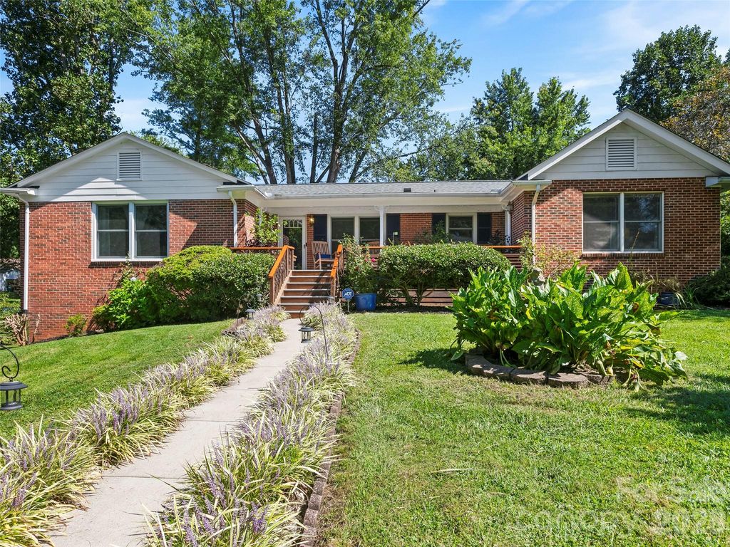 101 Castlerock Drive, Asheville, NC 28806