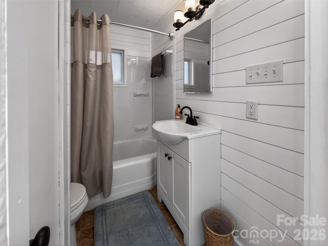 161 Walker Lake Road, Forest City, NC 28043