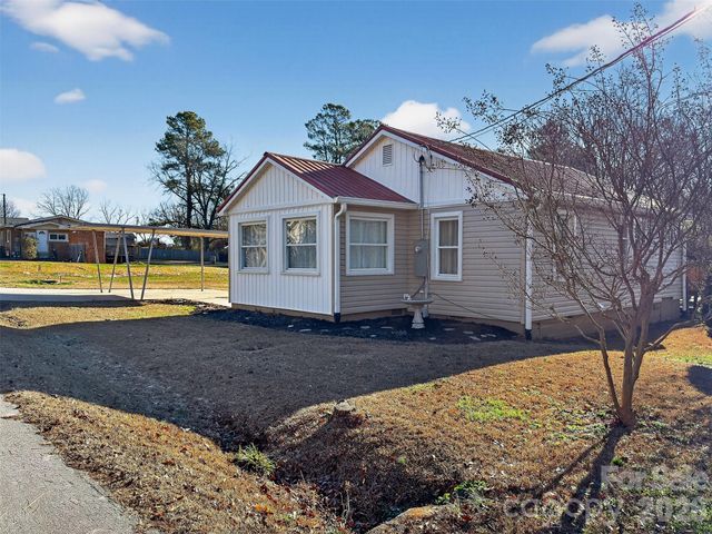 161 Walker Lake Road, Forest City, NC 28043