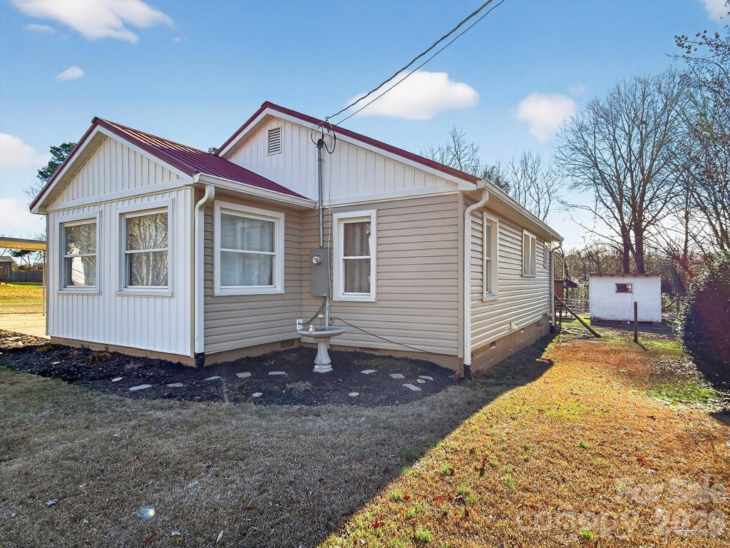 161 Walker Lake Road, Forest City, NC 28043