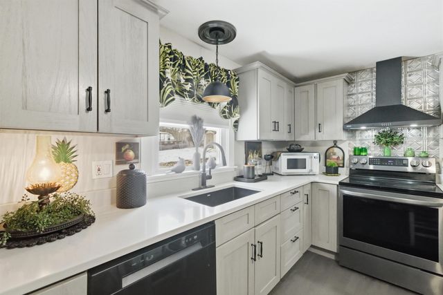 10 Frances Street, Franklin, NH 03235