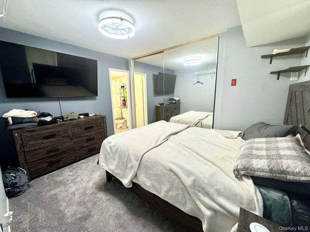 18 Navajo Court 18, Coram, NY 11727