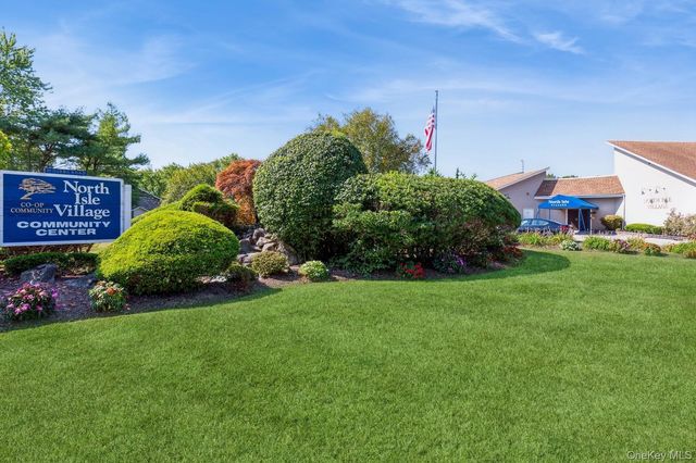 18 Navajo Court 18, Coram, NY 11727