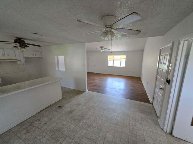 410 Brandenburg Gate, Stuttgart, AR 72160