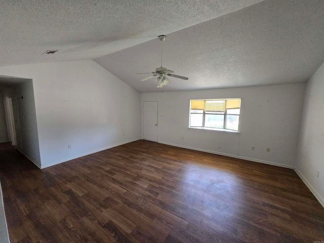 410 Brandenburg Gate, Stuttgart, AR 72160