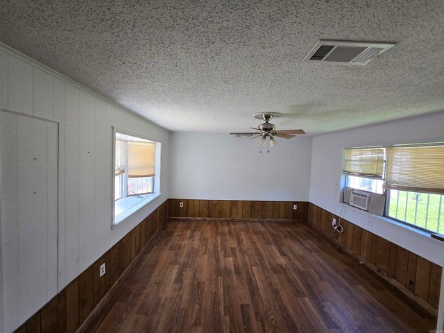 410 Brandenburg Gate, Stuttgart, AR 72160