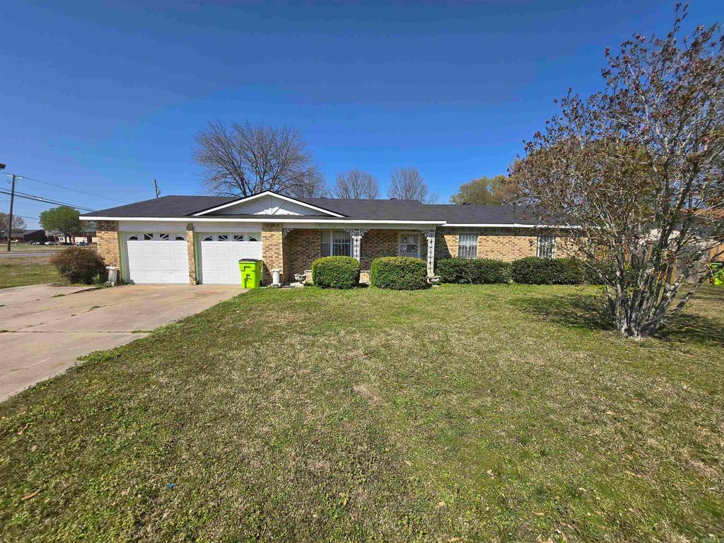 410 Brandenburg Gate, Stuttgart, AR 72160