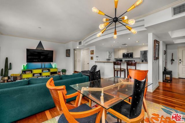 4832 Whitsett Avenue 202, Valley Village, CA 91607