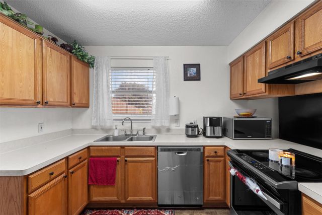 300 Comiskey Court, Saginaw, TX 76179