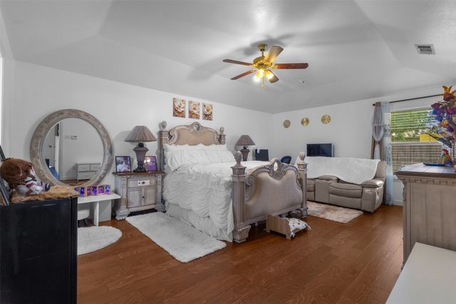 300 Comiskey Court, Saginaw, TX 76179