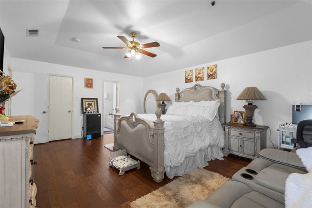 300 Comiskey Court, Saginaw, TX 76179