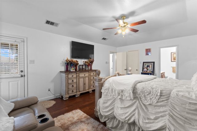 300 Comiskey Court, Saginaw, TX 76179